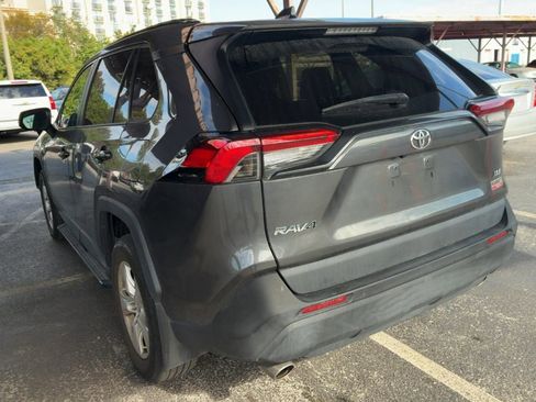 Used 2021 Toyota RAV4 XLE w/ Convenience Package image 4