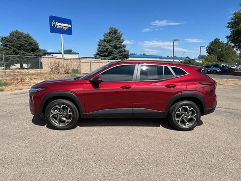Used 2025 Chevrolet Trax LT w/ Driver Confidence Package FWD image 26
