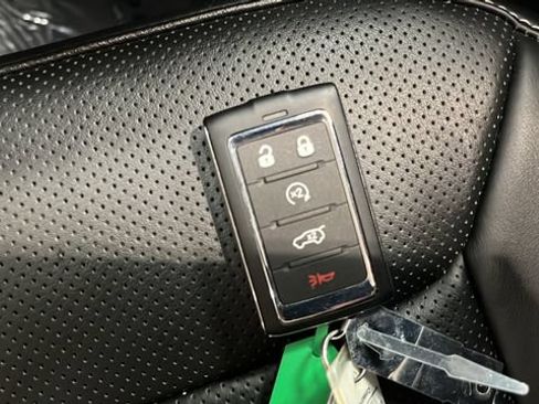 Used 2025 Jeep Grand Cherokee Overland AWD/4WD image 21