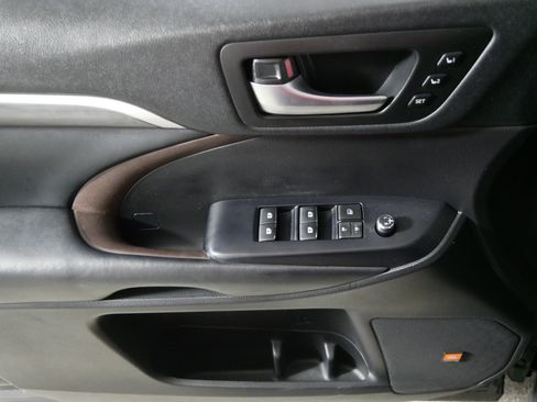 Used 2019 Toyota Highlander Limited Platinum AWD/4WD image 19