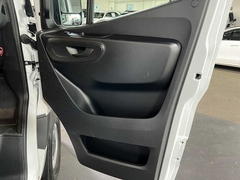 Used 2025 Mercedes-Benz Sprinter 2500 image 10
