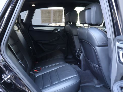 Used 2020 Porsche Macan Turbo AWD/4WD image 30