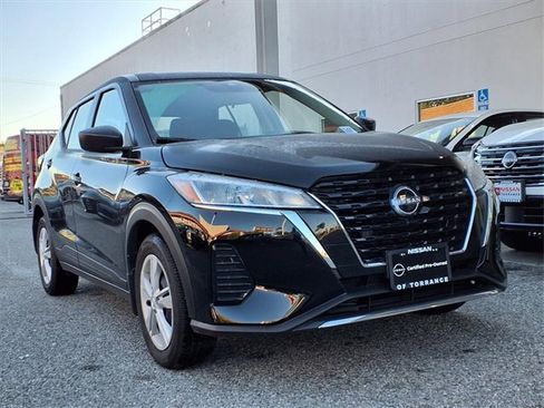 Certified 2025 Nissan Kicks Play S image 28