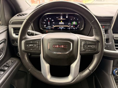 Used 2023 GMC Yukon SLT image 17