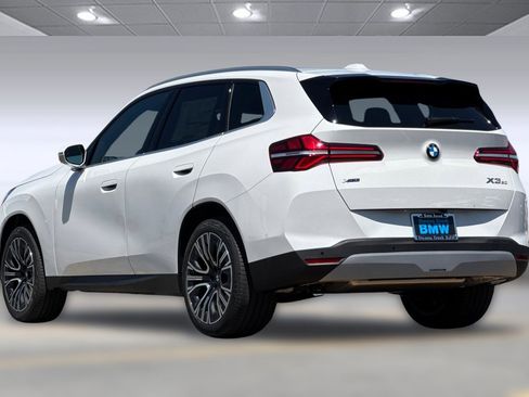 Used 2025 BMW X3 xDrive30i w/ Convenience Package image 3