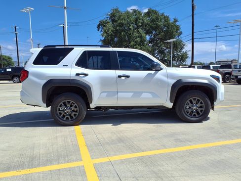 Certified 2026 Toyota 4Runner SR5 AWD/4WD image 4