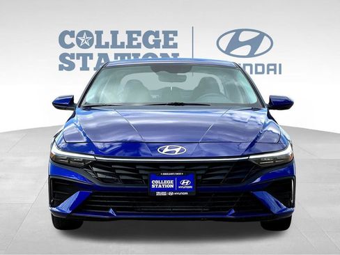 Used 2025 Hyundai Elantra SE image 4