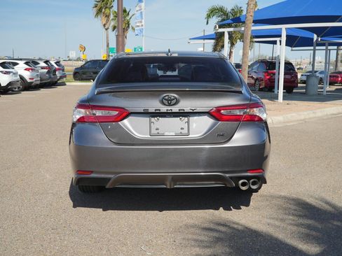 Used 2020 Toyota Camry SE image 6