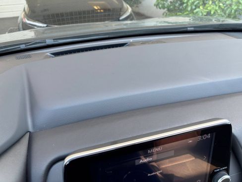 Used 2025 Nissan Rogue SV FWD image 14