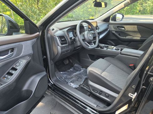 Used 2023 Nissan Rogue SV AWD/4WD image 11