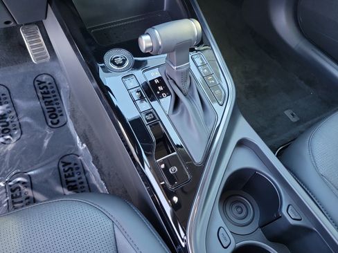 New 2026 Kia Niro SX Touring FWD image 21