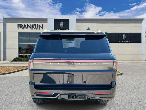 Used 2025 Lincoln Navigator Reserve AWD/4WD image 6