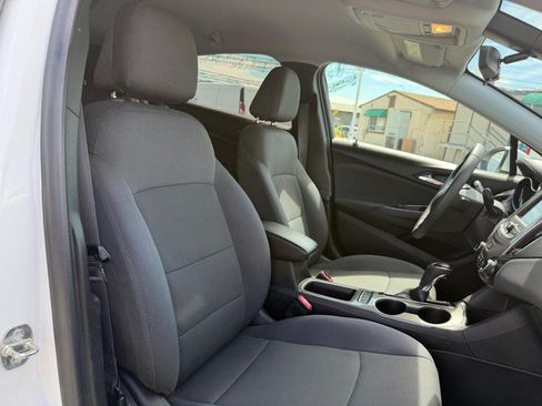 Used 2019 Chevrolet Cruze LT w/ Convenience Package FWD image 20