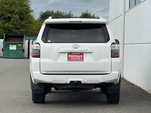 Used 2018 Toyota 4Runner SR5 AWD/4WD image 6