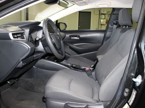 Used 2020 Toyota Corolla LE FWD image 8