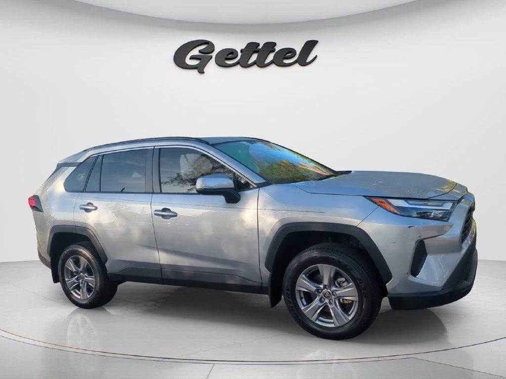 Used 2024 Toyota RAV4 XLE w/ Convenience Package FWD image 3