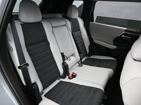 Used 2025 Mitsubishi Outlander SE FWD image 49
