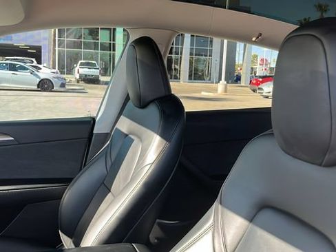 Used 2023 Tesla Model Y Long Range AWD/4WD image 12
