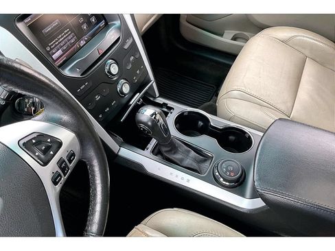 Used 2015 Ford Explorer XLT w/ Equipment Group 202A AWD/4WD image 27