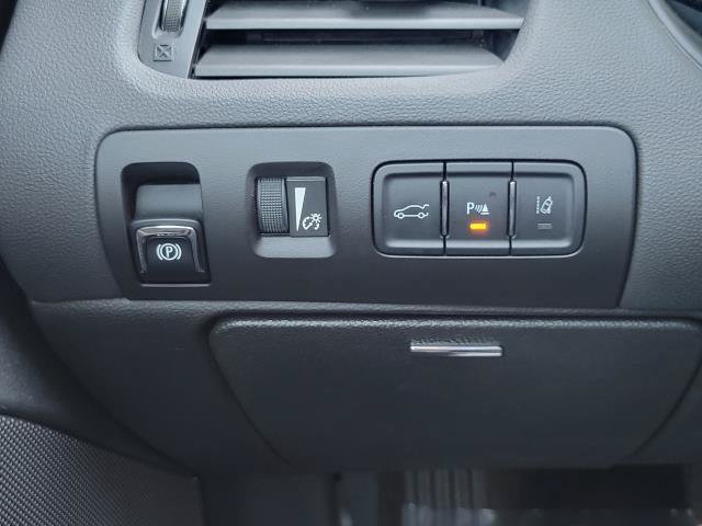 Used 2015 Chevrolet Impala LT w/ Convenience Package FWD image 17