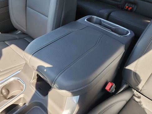 New 2026 GMC Sierra 1500 SLT image 32