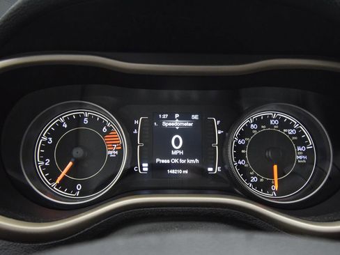 Used 2016 Jeep Cherokee Sport FWD image 15