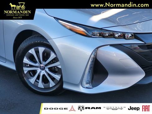 Used 2022 Toyota Prius Prime XLE FWD image 3