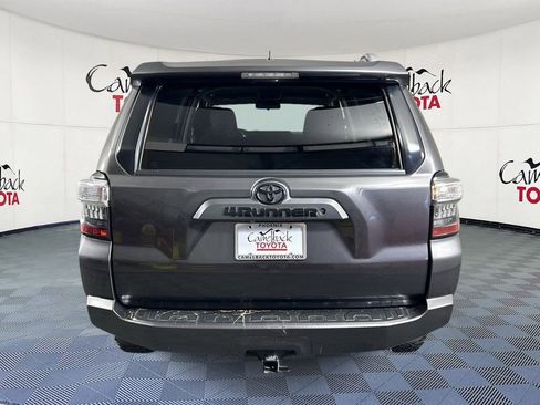 Used 2017 Toyota 4Runner SR5 AWD/4WD image 6