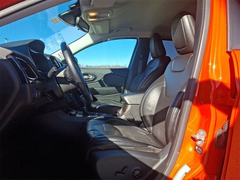 Used 2021 Jeep Cherokee Latitude Plus image 13