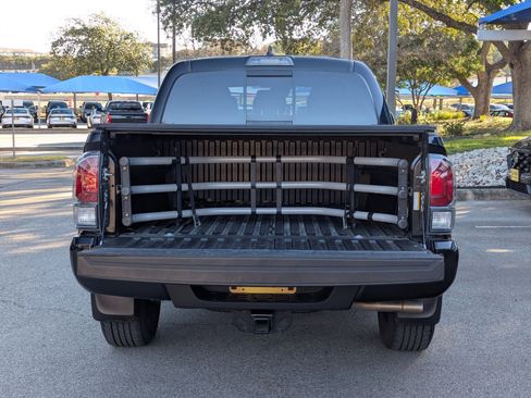 Used 2022 Toyota Tacoma Limited image 24