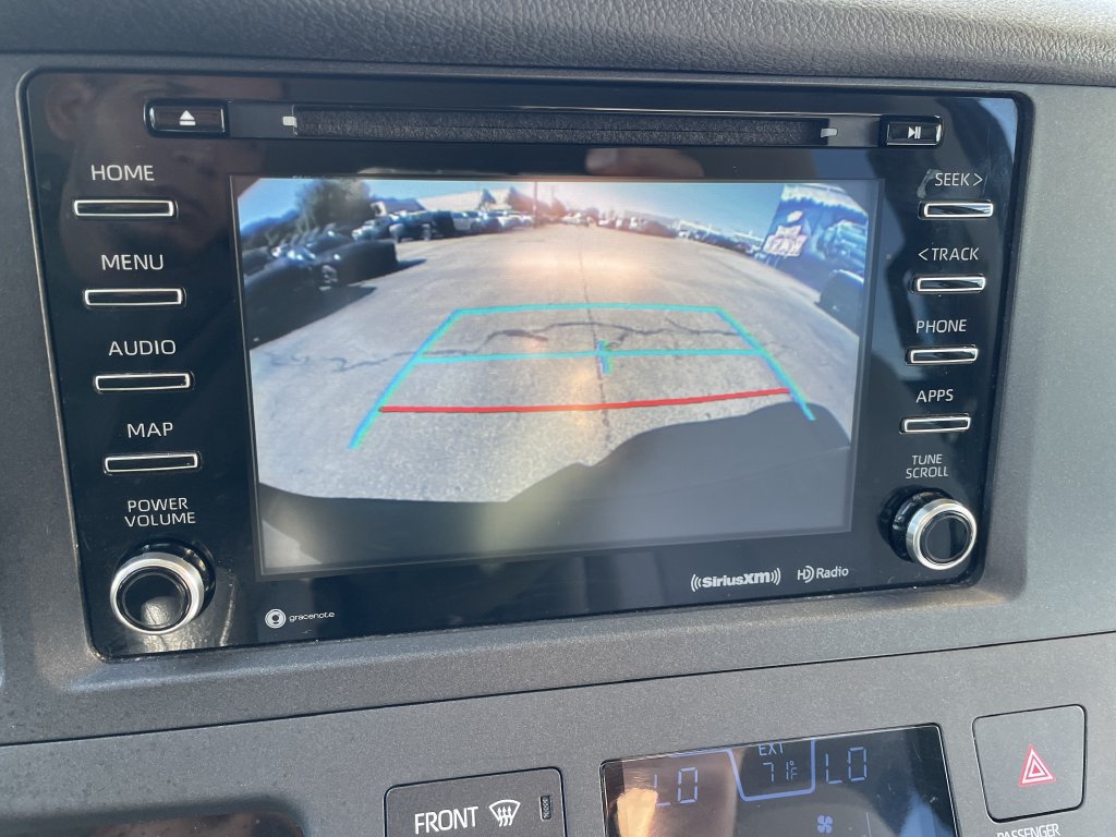 Used 2020 Toyota Sienna LE w/ LE Preferred Package FWD image 20
