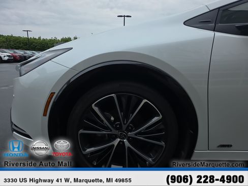 Used 2023 Toyota Prius XLE AWD/4WD image 11