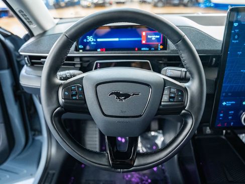 Certified 2025 Ford Mustang Mach-E Premium image 32