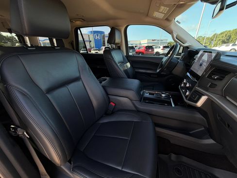 Used 2023 Ford Expedition XLT RWD image 14