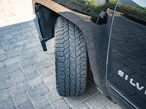 Used 2017 Chevrolet Silverado 1500 LT w/ All Star Edition AWD/4WD image 40