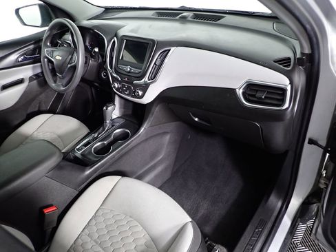 Used 2019 Chevrolet Equinox LS w/ LS Convenience Package image 32