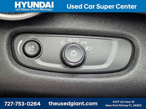Used 2025 Chevrolet Trax LS FWD image 27