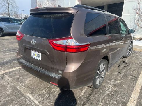 Certified 2018 Toyota Sienna LE image 5