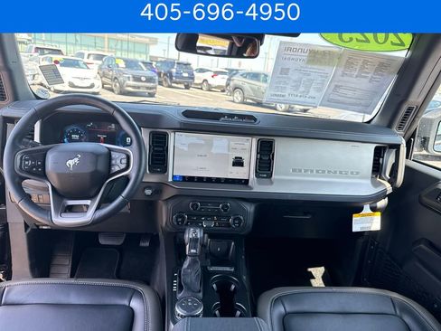 Used 2025 Ford Bronco Outer Banks AWD/4WD image 15