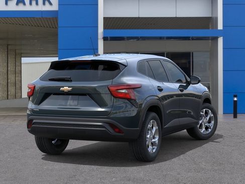 New 2026 Chevrolet Trax LS w/ LS Convenience Package FWD image 4