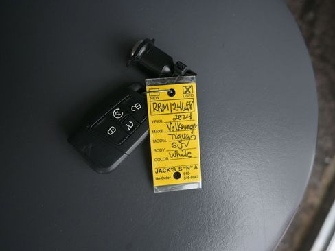 Used 2024 Volkswagen Tiguan SE image 22