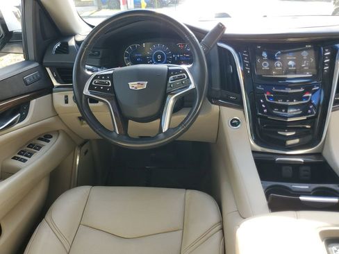 Used 2019 Cadillac Escalade Premium Luxury RWD image 17