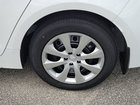 Used 2026 Toyota Corolla LE image 5