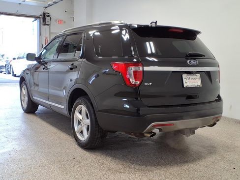 Used 2017 Ford Explorer XLT w/ Equipment Group 202A image 6