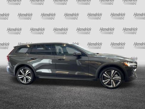 Used 2025 Volvo V60 B5 Cross Country Plus AWD/4WD image 11
