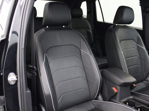 Used 2024 Volkswagen Tiguan SEL R-Line image 34