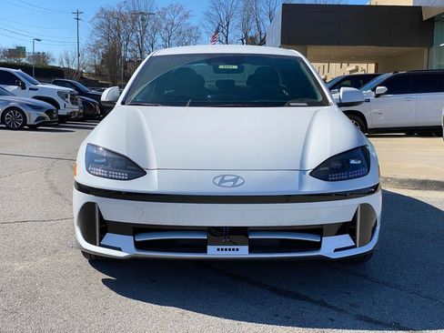 New 2025 Hyundai Ioniq 6 SE RWD image 2