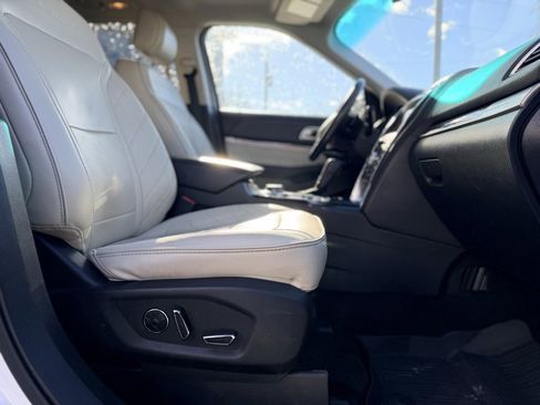 Used 2017 Ford Explorer Platinum image 21