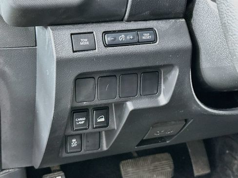 Used 2022 Nissan Frontier SV AWD/4WD image 10