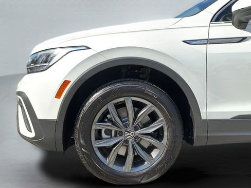 Certified 2023 Volkswagen Tiguan SE w/ Panoramic Sunroof Package FWD image 36